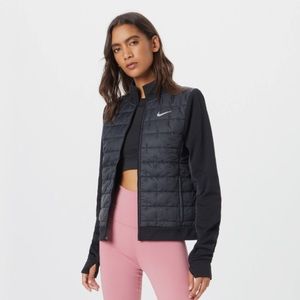 Women’s Nike therma-FIT quilted running jacket, size small, black